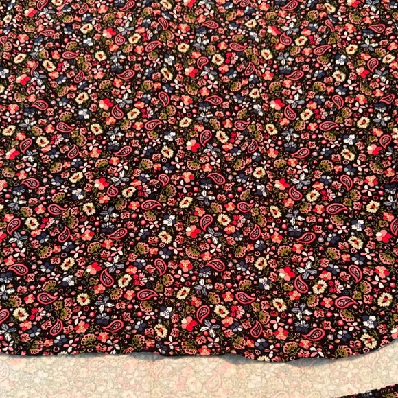 Philosophy Black and Red Floral Blouse - Picture 4 of 12